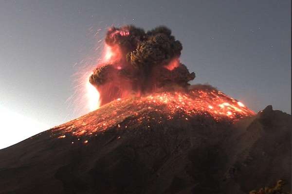 Video de la erupción del Popocatépetl causa alerta en México