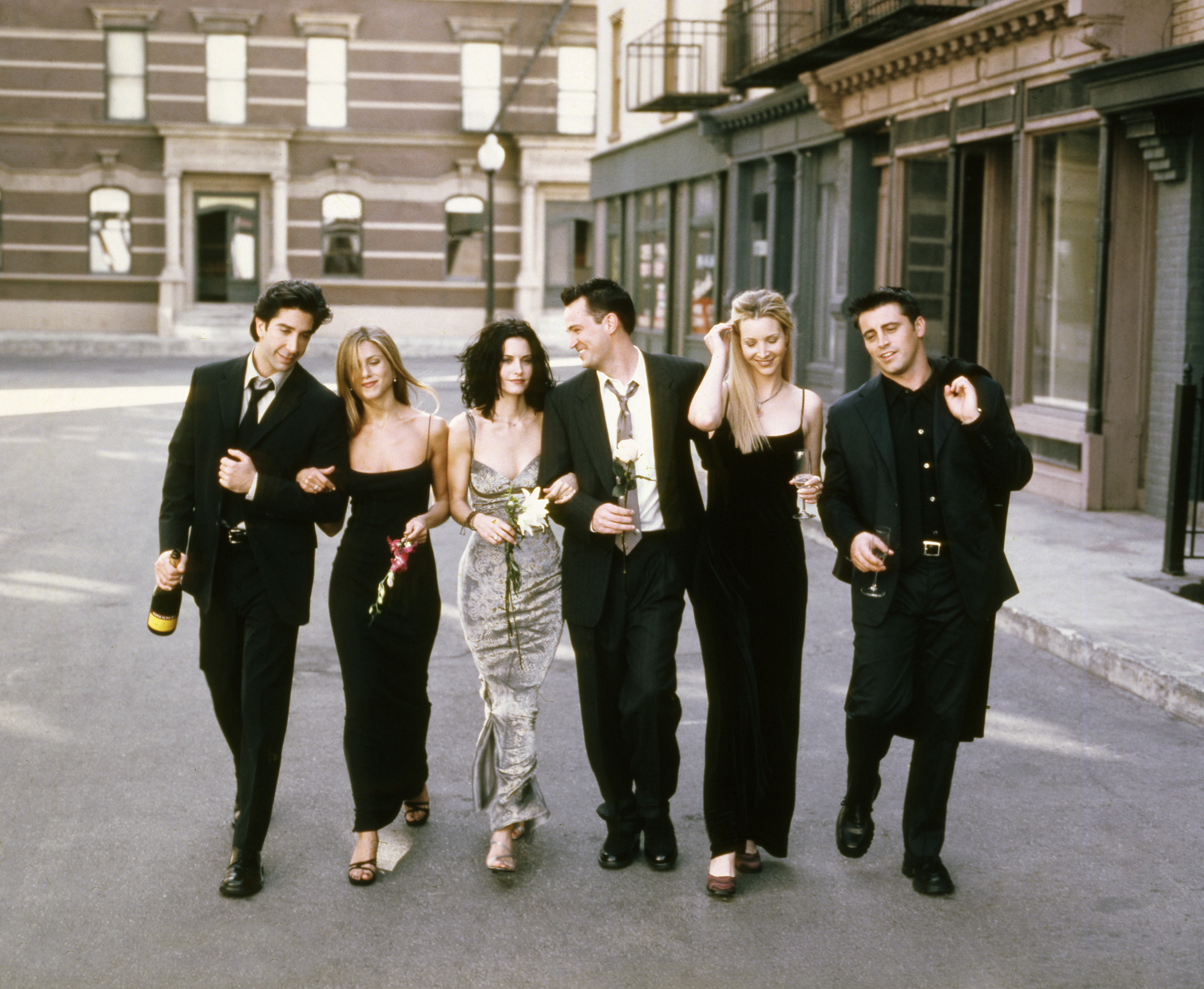 70 rehabilitaciones y el abandono a Julia Roberts: Matthew Perry, estrella de “Friends”, abre la puerta de su infierno