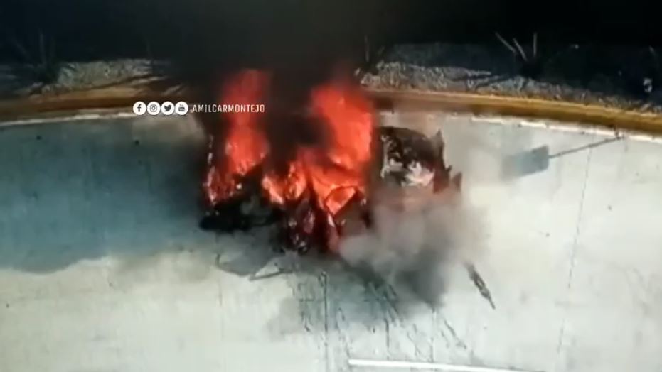 VIDEO: Un corto circuito provoca incendio dentro de un vehículo
