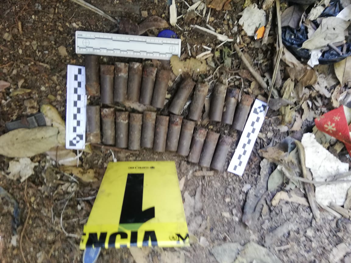 ¿Uniformes de la PNC y municiones abandonadas? Esto han encontrado durante el estado de Prevención en Villa Nueva