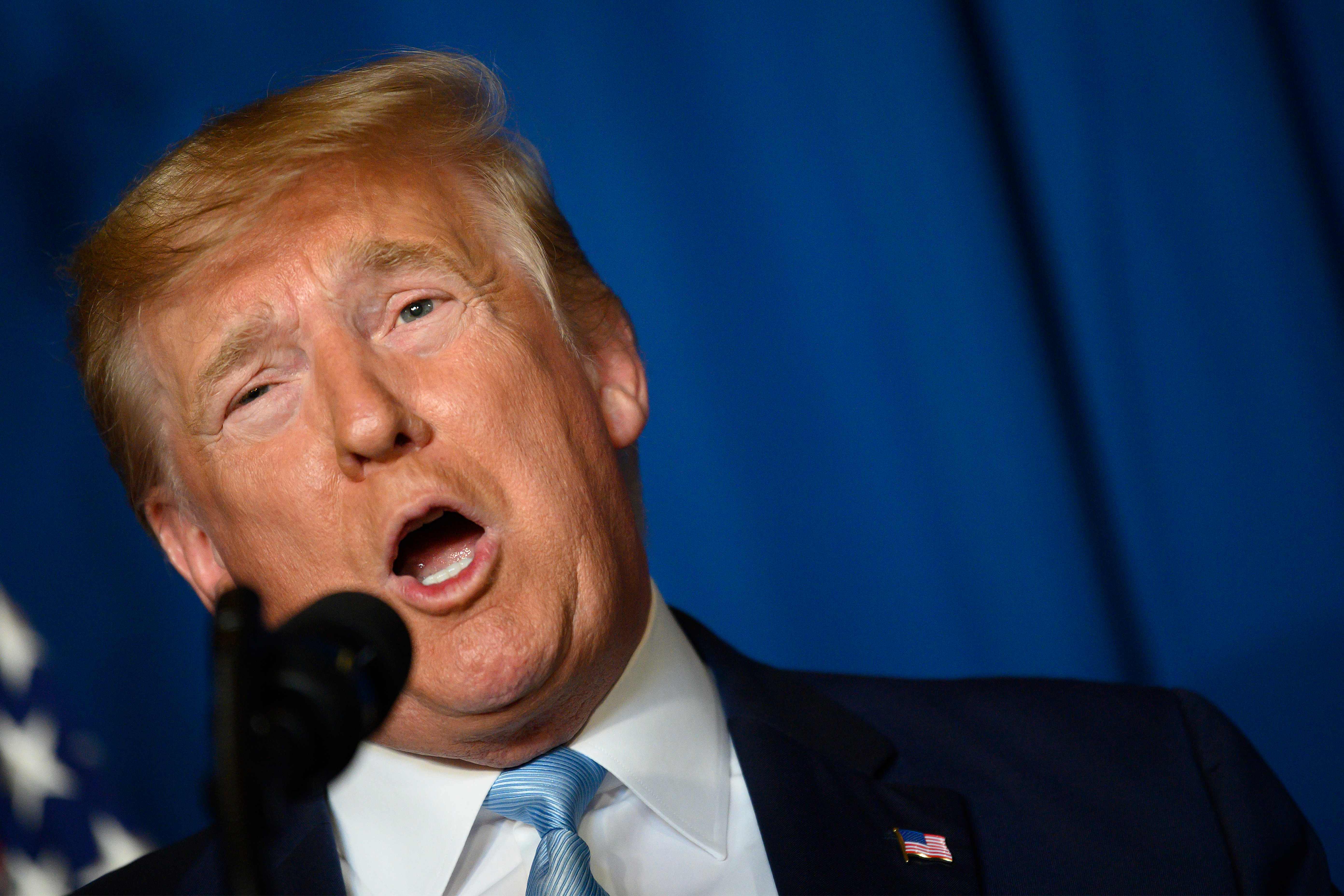 ¡Trump lo volvió a hacer! Un tuit que publicó después del Super Bowl provocó burlas y memes
