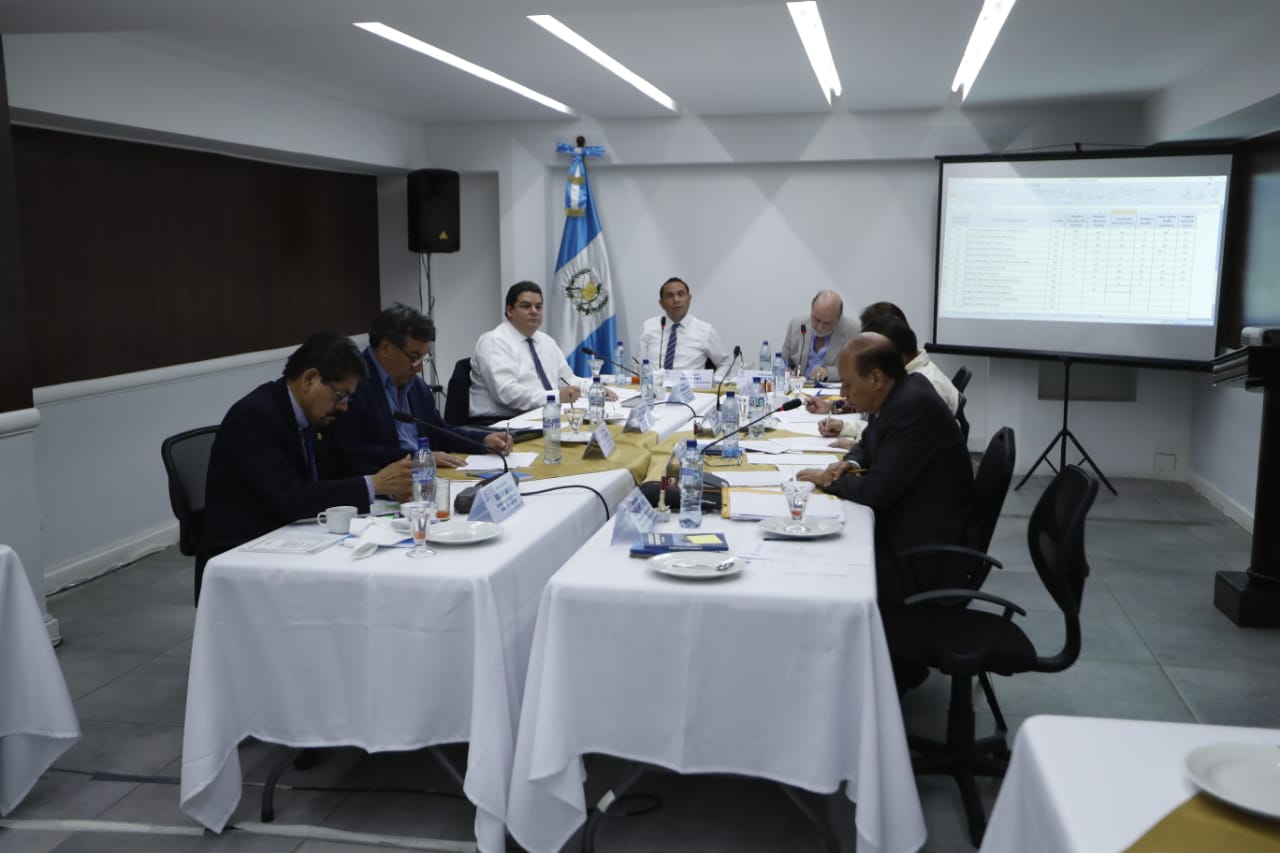 Postuladora integra nómina para aspirantes a magistrados del TSE