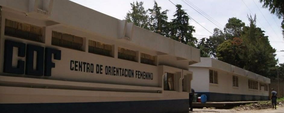 Detienen a trabajadora del Renap acusada de falsificar documentos para liberar a reclusa