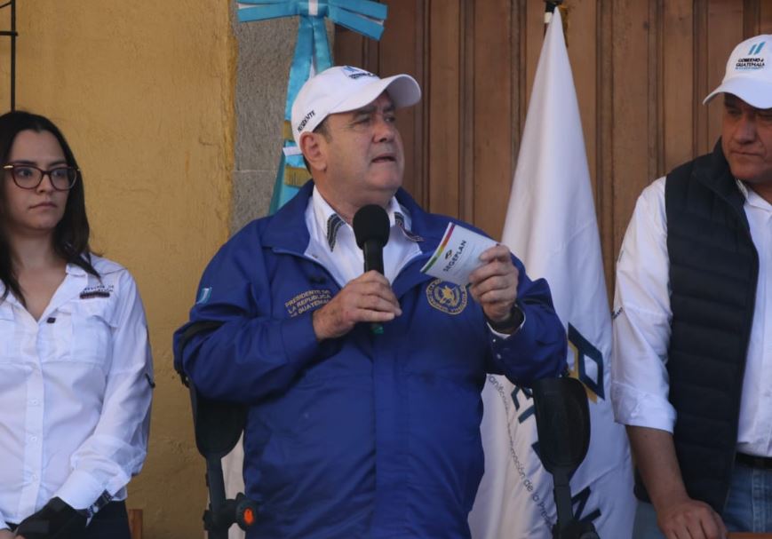 Alejandro Giammattei ofrece WiFi gratis en las principales plazas del país