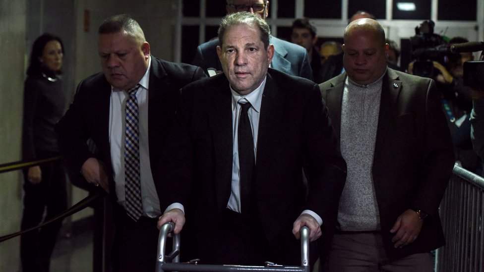 Harvey Weinstein: declaran culpable al poderoso productor de Hollywood de solo 2 cargos menores de los 5 que enfrentaba por acoso, abuso sexual y violación de mujeres