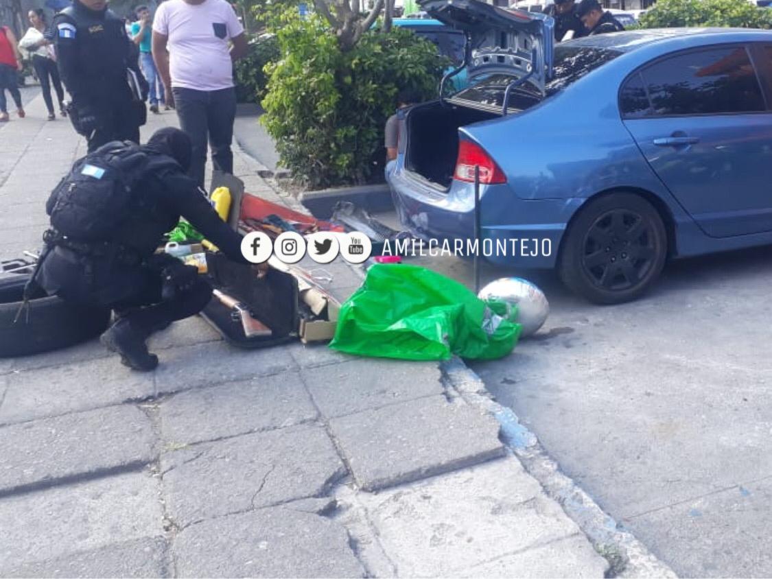 Iban a cobrar una extorsión cuando la policía encontró el vehículo con armas