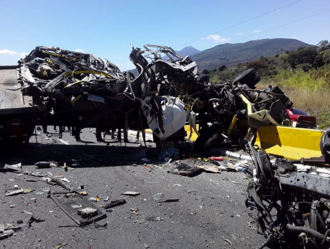Tráiler se accidenta en la vuelta El Chilero
