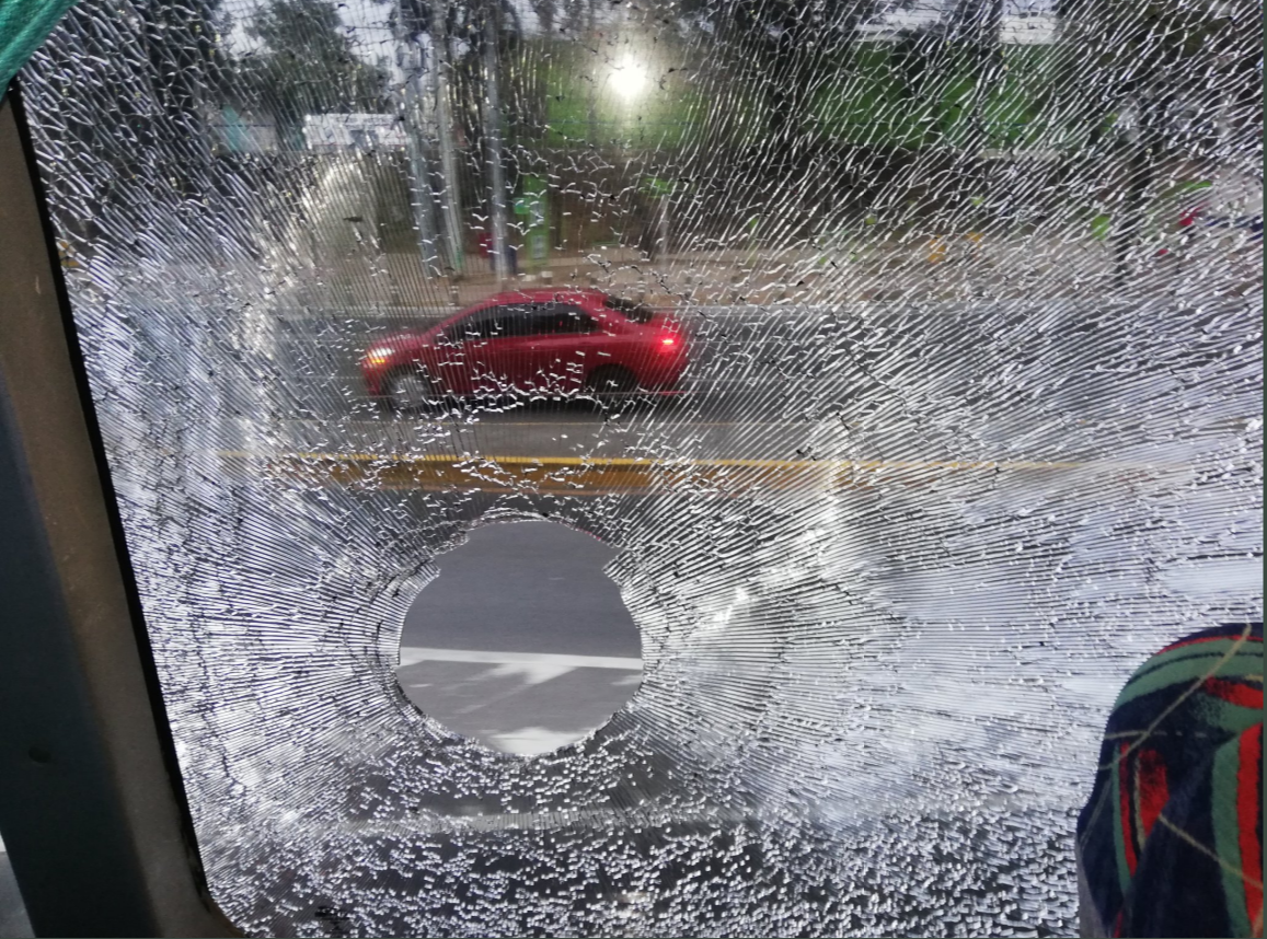 Aficionados de Municipal apedrean bus de Guastatoya