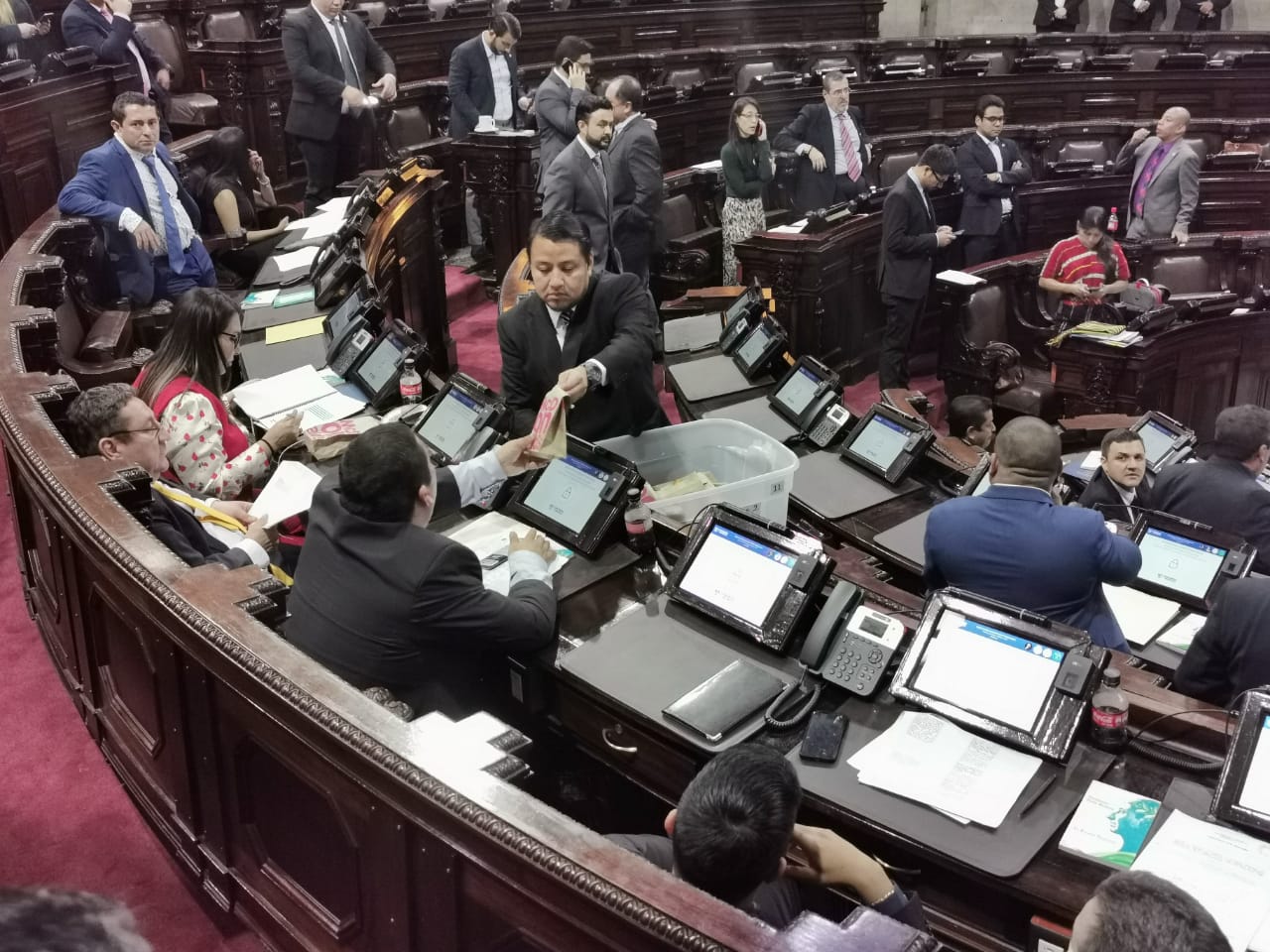 Diputados discrepan por amparo que dejó en suspenso las reformas a la Ley de ONG