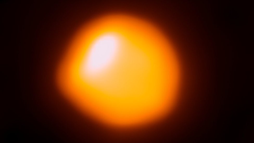 Betelgeuse: el hallazgo que lleva a los científicos a creer que la estrella supergigante en realidad no está a punto de explotar