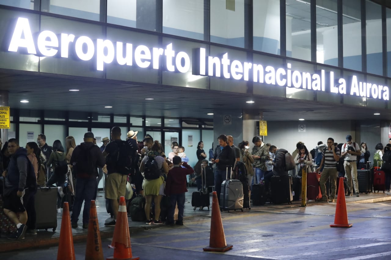 Prohíben las ventas afuera del Aeropuerto La Aurora