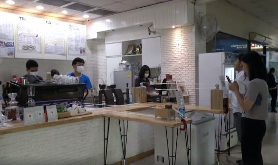 Coronavirus: creativo método que utilizó un café en Tailandia para evitar el contagio de covid-19