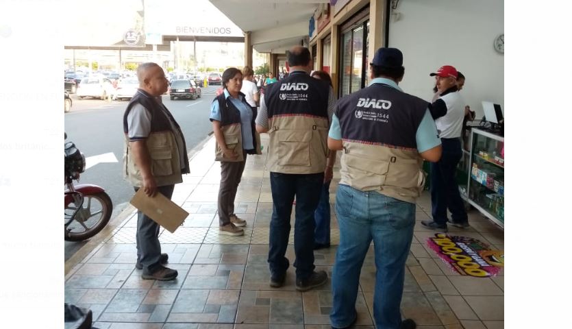 Diaco multa por Q370 mil a farmacia señalada por publicidad engañosa y obstrucción