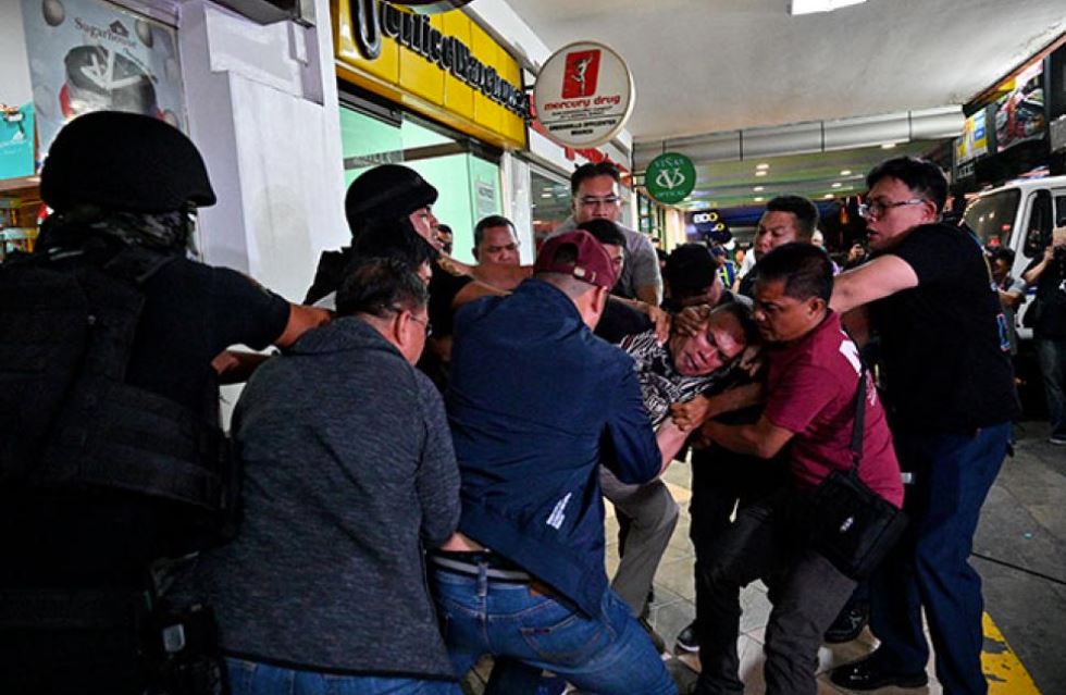 Policía logra liberación de 30 rehenes en un centro comercial en Filipinas última hora