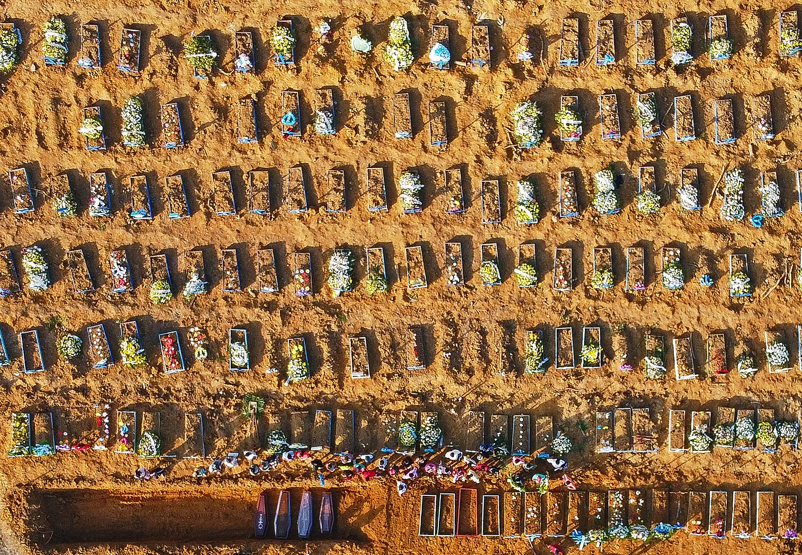 Coronavirus golpea a Brasil: Cadáveres en camiones refrigerados y entierros masivos
