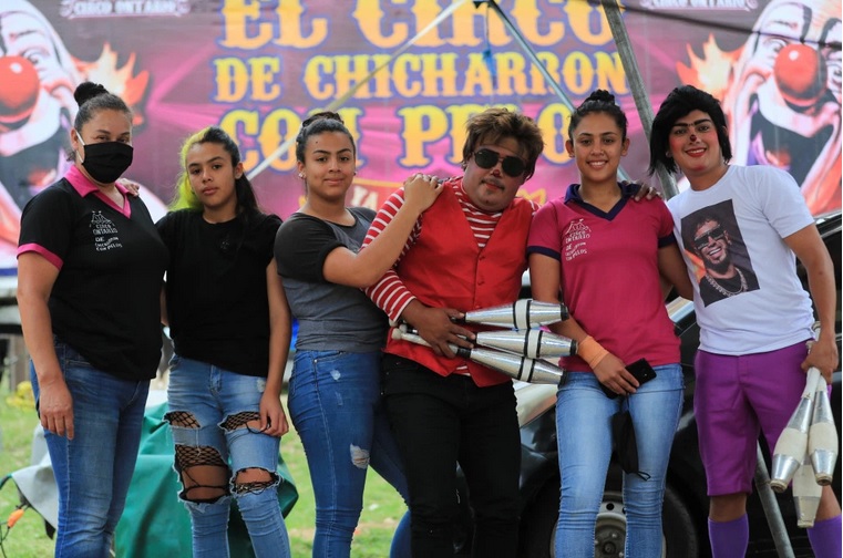 Pandemia: Vecinos dan apoyo a empleados de circos varados por cuarentena