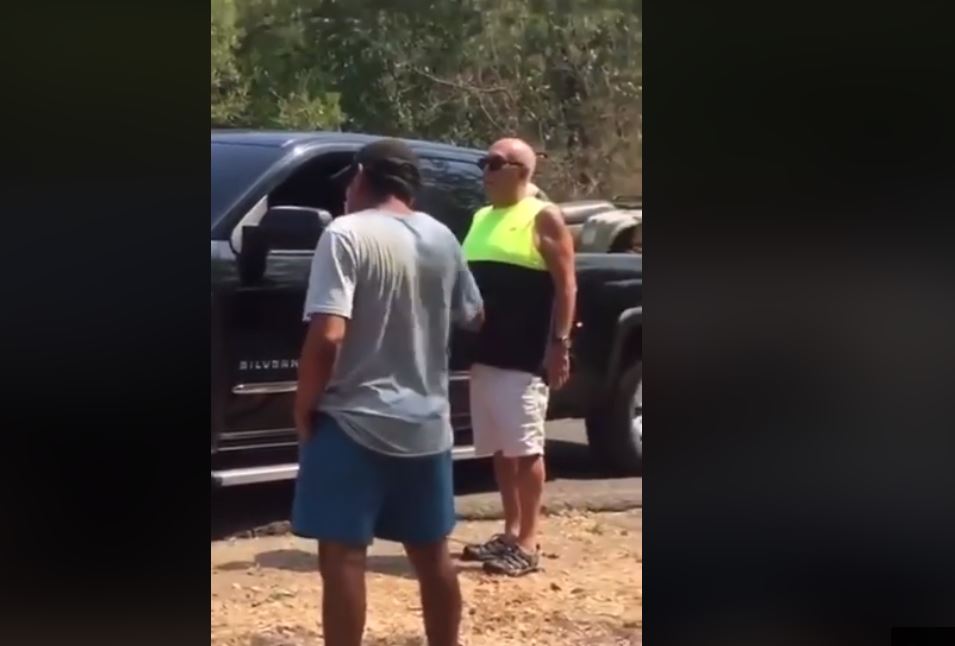 Vecinos impiden ingreso de Mario Taracena a una playa y él afirma que no iba a vacacionar