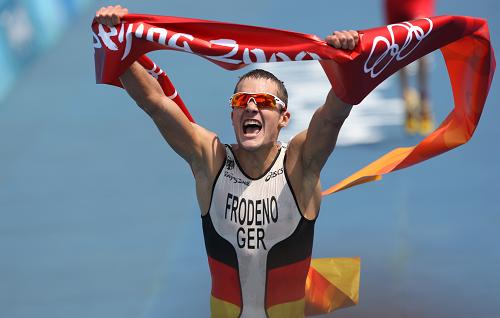 El triatleta Jan Frodeno transmitirá un Ironman en su casa