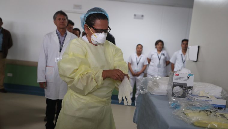 Ministro de Salud reconoce deficiencia de personal en el de Hospital de Villa Nueva
