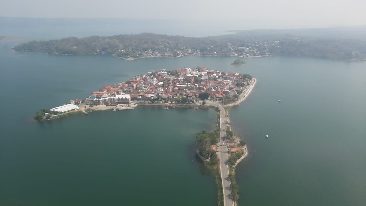 Coronavirus: Lanchas atracadas y hoteles cerrados así luce la Isla de Flores, Petén