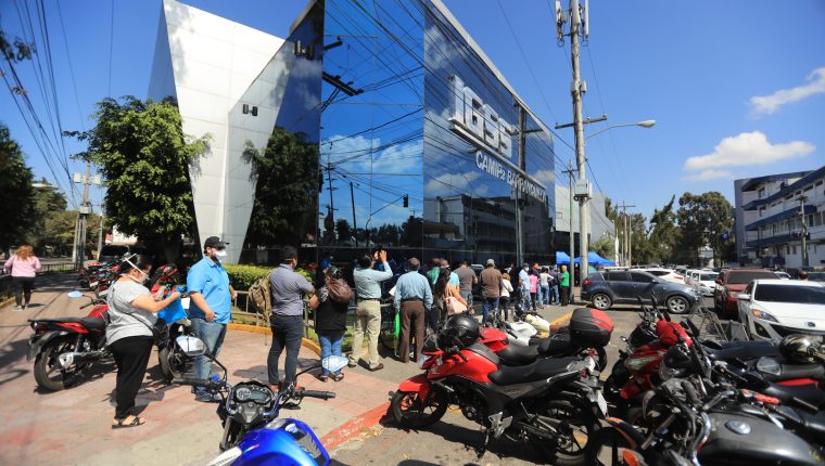 IGSS se defiende ante reclamos y Giammattei advierte denuncias por casos del coronavirus