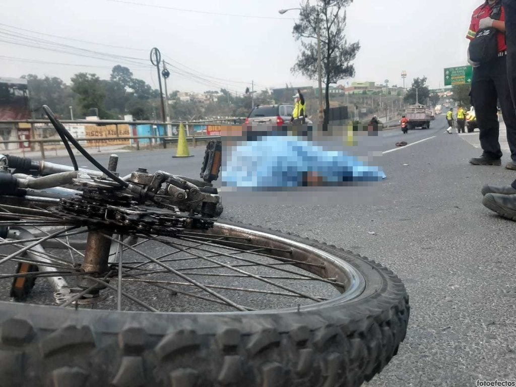 Cerrajero que retornaba a su casa en bicicleta muere arrollado por un tráiler