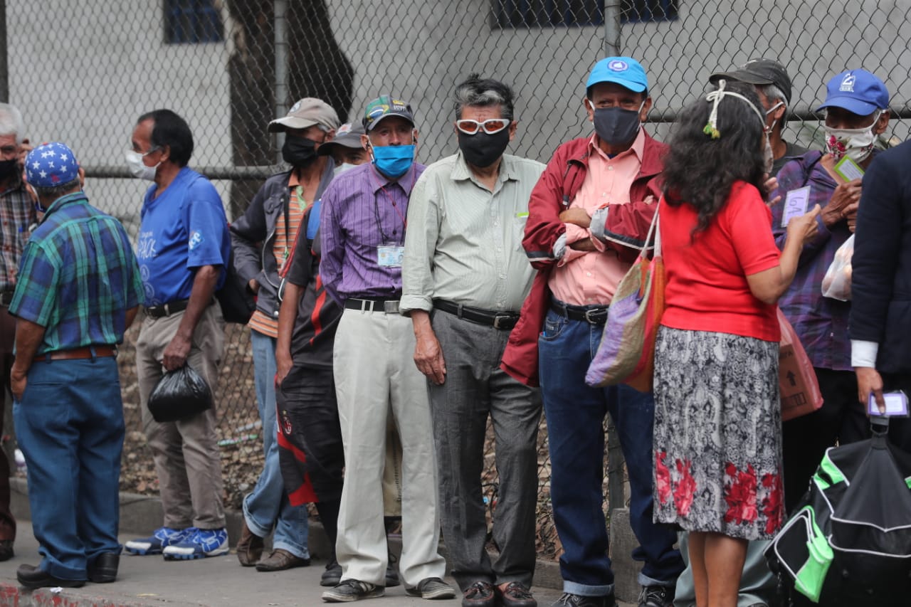 Casos de coronavirus en Guatemala suben a 235 (12 son de un vuelo de deportados)