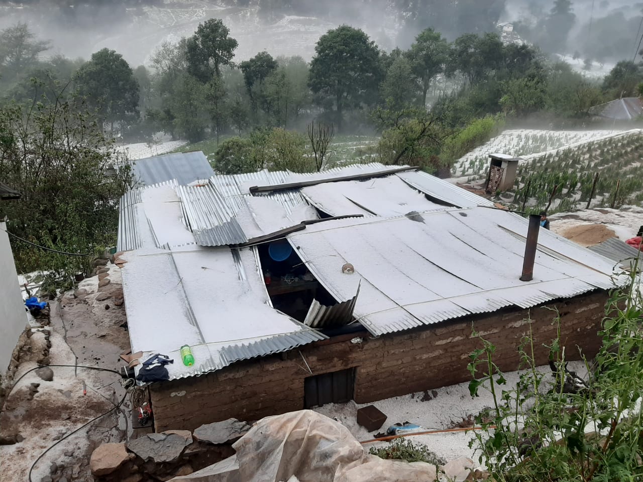 Fuerte lluvia y granizo azotan comunidades de San Marcos