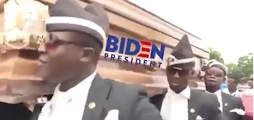 Donald Trump genera reacciones al compartir un video de los sepultureros africanos para burlarse de Joe Biden