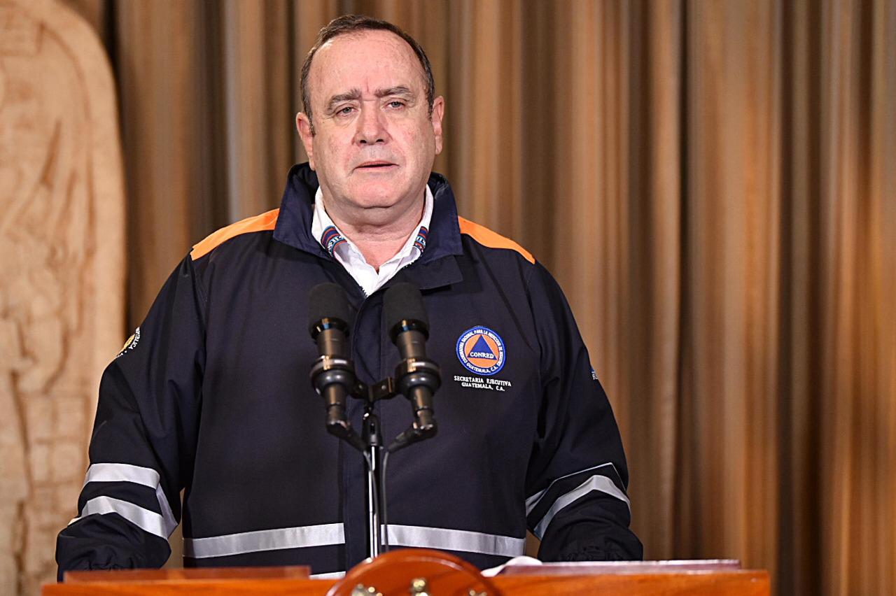 Giammattei: Se amplía una hora la libre locomoción y se levanta el cierre total del fin de semana