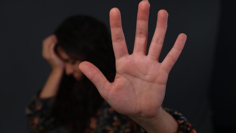Mujer argentina relata cómo su pareja la roció con alcohol y le prendió fuego