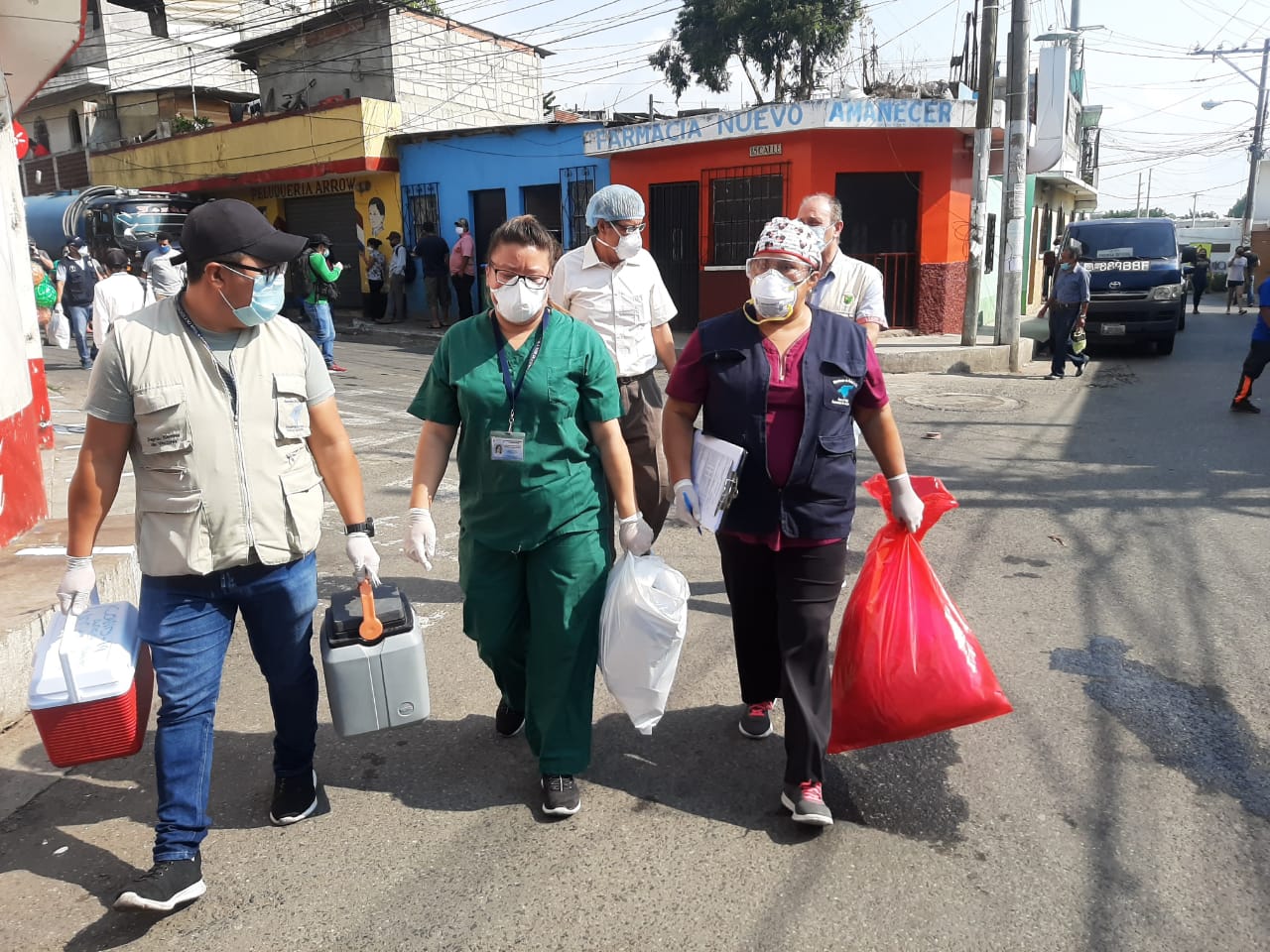 Tenderos de Mixco son sometidos a pruebas para detectar casos de coronavirus