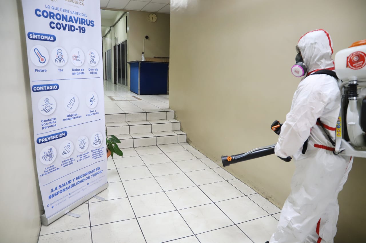 Congreso desinfecta edificios para evitar contagios de covid-19