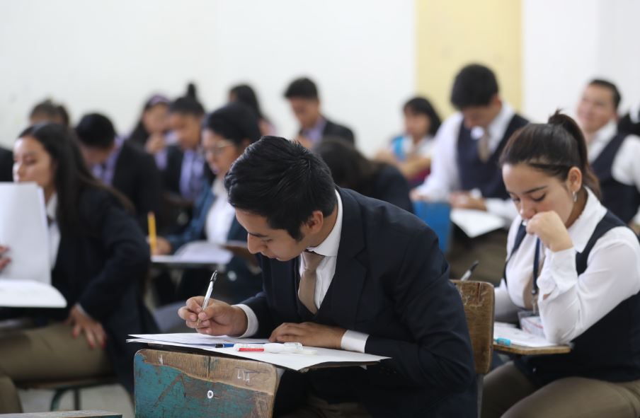 Ante la pandemia de coronavirus, así será el procedimiento para que graduandos obtengan su título