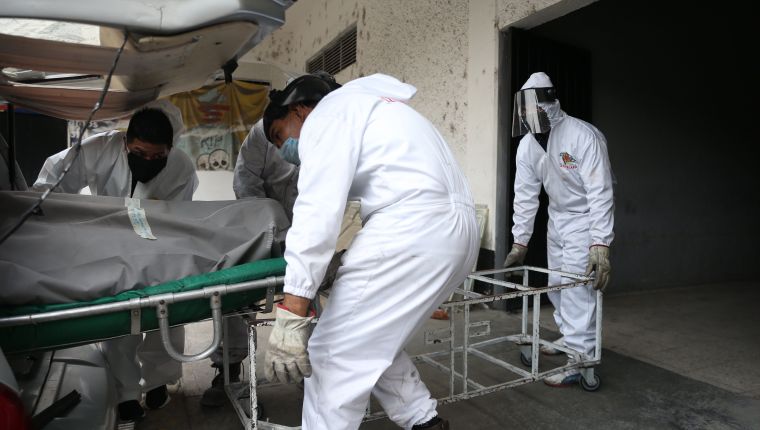 Espera de hasta 24 horas: crematorios de México no se dan a basto para recibir a víctimas fatales del covid-19