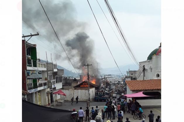 Cilindros de gas se incendian en expendio de Totonicapán