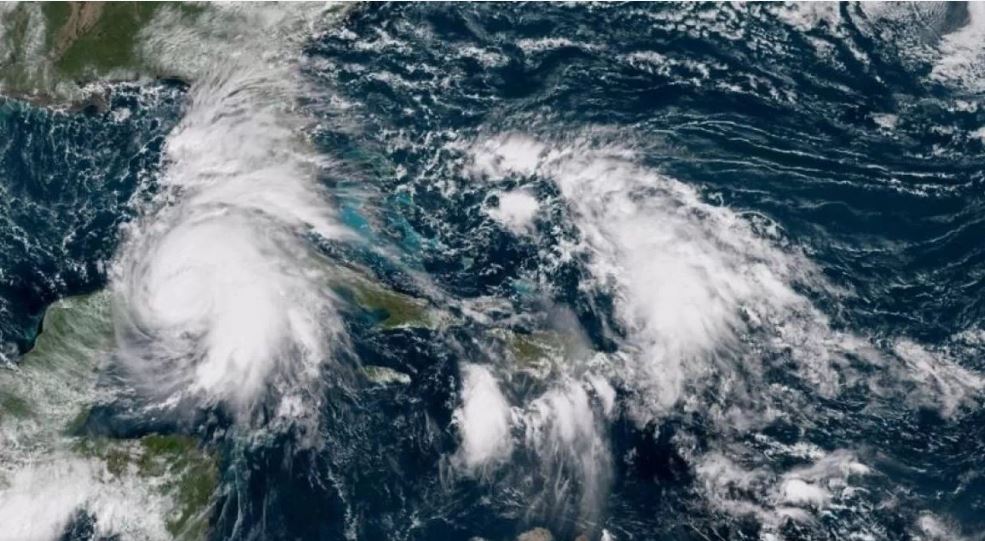 Primera tormenta tropical de la temporada se adelanta con fuerte lluvia y vientos
