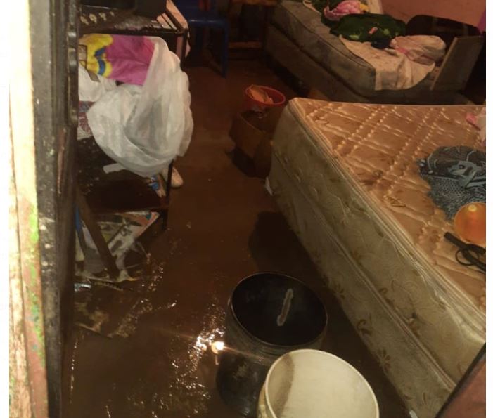 Fuerte lluvia deja varias casas indundadas en Villa Canales, Sanarate y Petén