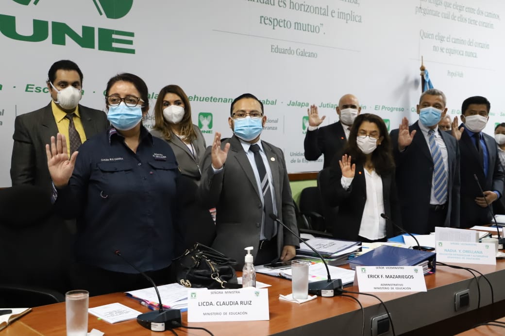 Ministra de educación en citación.