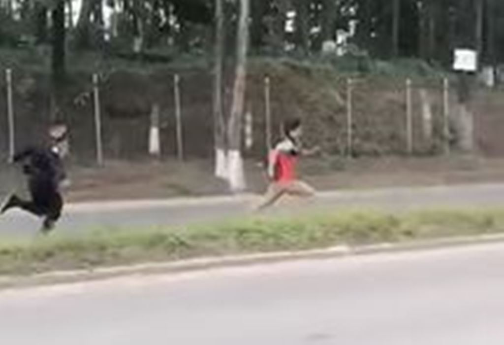 Video: Sin mascarilla, supuesto ladrón intenta escapar de la PNC pero no lo consigue