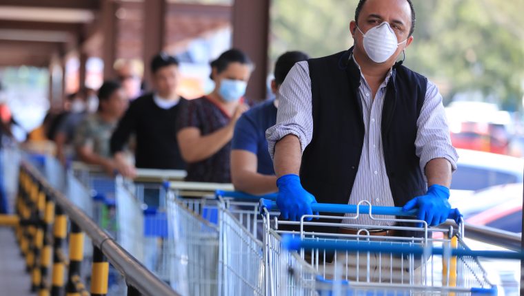 Alejandro Giammattei endurece las medidas y cierra el país por repunte de casos de coronavirus