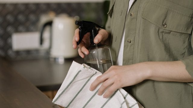 Despidos, reducción de salarios y cuarentena sin pago, la realidad de las trabajadoras del hogar