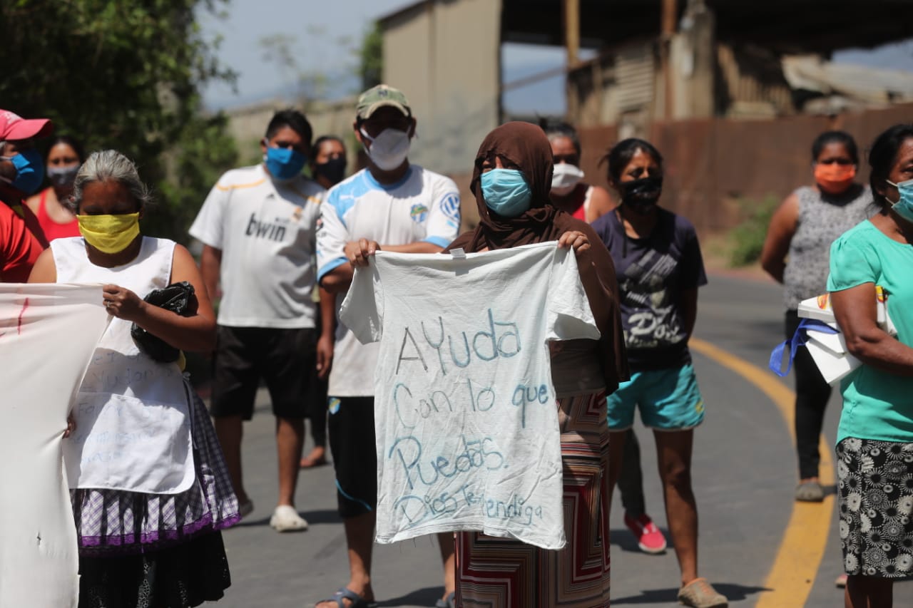 “No tenemos qué darles a nuestros hijos”: vecinos de Villa Nueva manifiestan por falta de alimentos