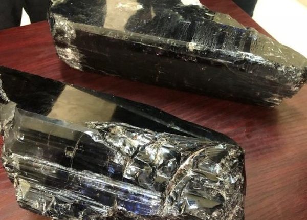 El humilde minero que se hizo rico al encontrar dos rocas de tanzanita valoradas en US$3.4 millones