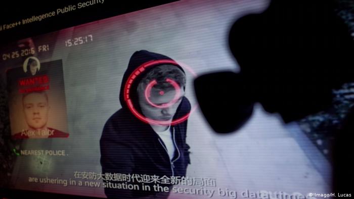 Primer detenido por error de sistema de reconocimiento facial en EE. UU.