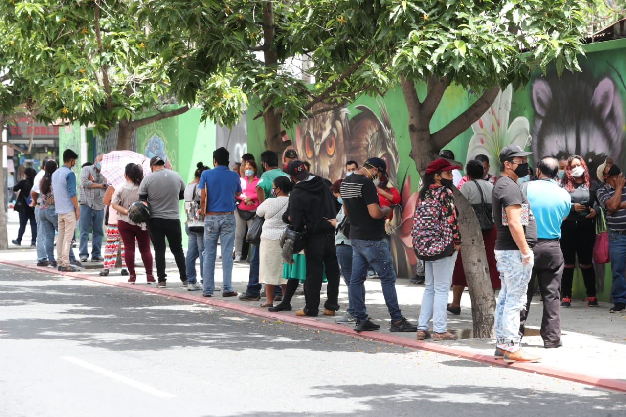 Coronavirus en Guatemala: ¿por qué se hicieron largas filas este martes en la Empresa Eléctrica?