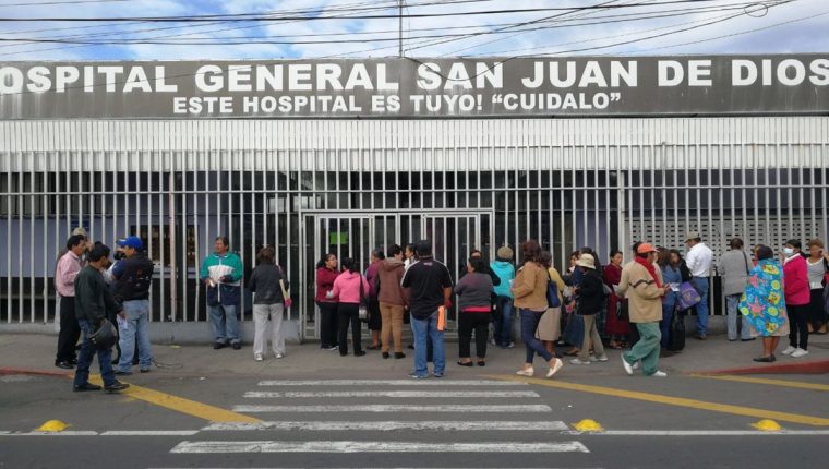 Coronavirus: casos más críticos serán enviados a hospitales San Juan de Dios y Roosevelt, dice Edwin Asturias