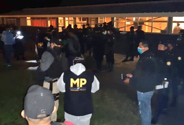 Agentes de la PNC y supuesto líder de banda criminal entre los capturados en operativos contra el contrabando