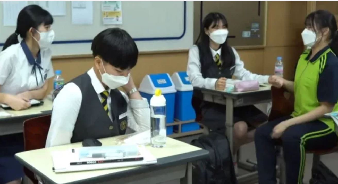 Coronavirus: Corea del Sur cierra cientos de escuelas recién abiertas tras nuevos brotes de covid-19