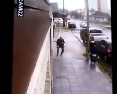 Cámara capta el momento en que un asaltante es abatido en Argentina